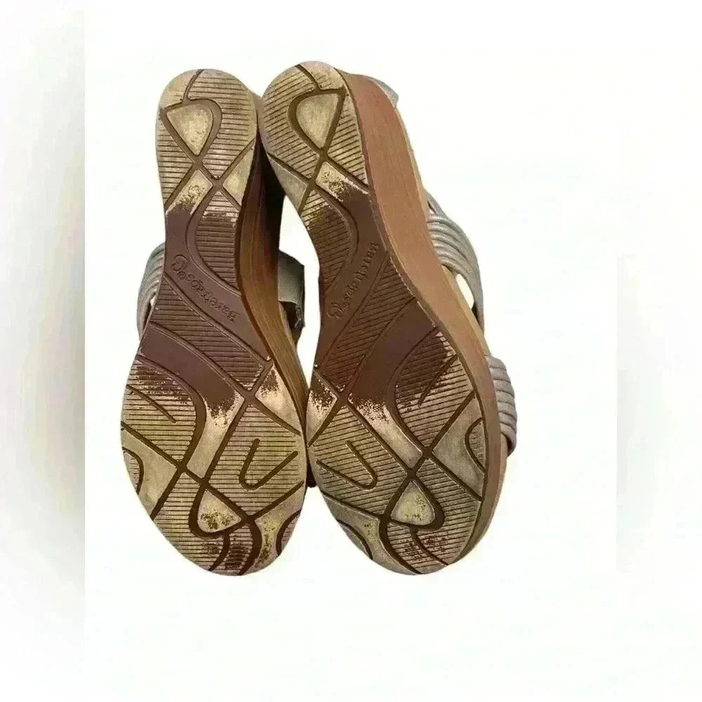 Baretraps Keisha Wedge Sandals Gold Faux Leather Size 7.5 - Picture 8 of 8